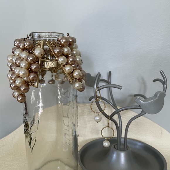 Stella & Dot - Grace Pearl Bracelet and Earrings Set - Picture 2 of 7